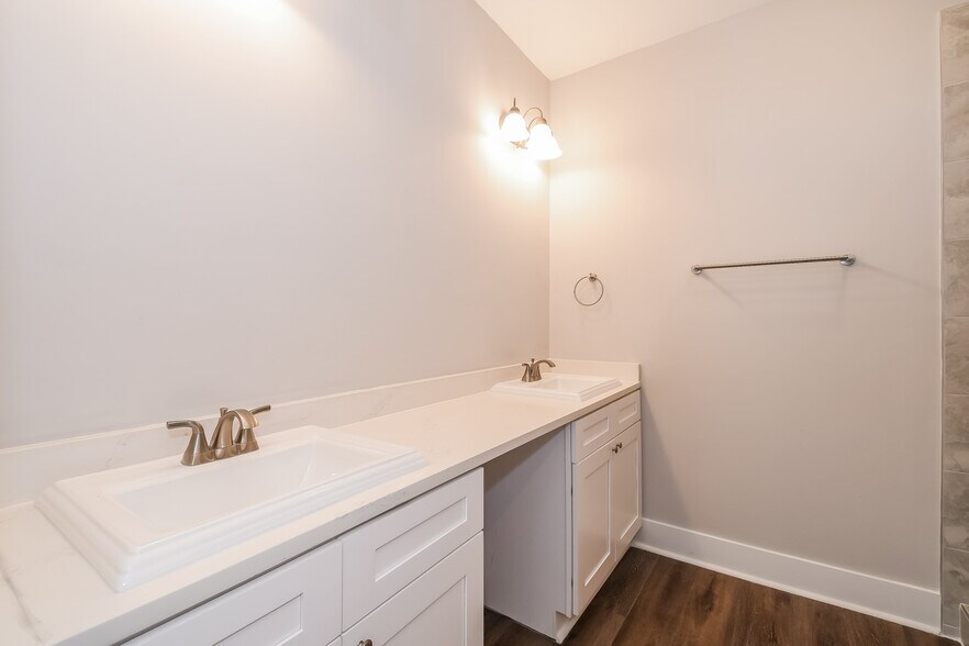 Building Photo - 67 Greyfield Dr