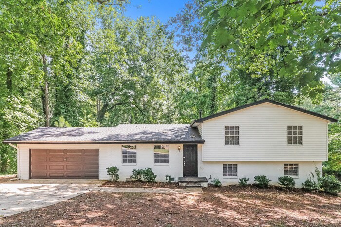 Primary Photo - 203 Lucan Way