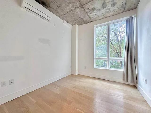 Building Photo - 3 bedroom in BROOKLYN NY 11206