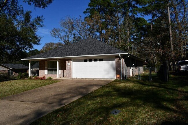 Building Photo - 203 Pine Valley