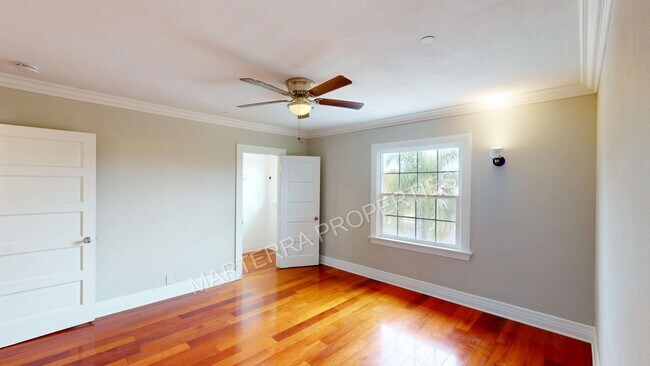 Building Photo - Charming 4-Bedroom Home in Wilshire Park HPOZ – Private Decks, Backyard & Garage!