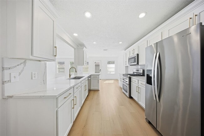 Building Photo - 1135 Eden Park Ln