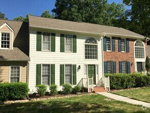 Building Photo - Light & Airy Townhome in Downing Creek, wo...