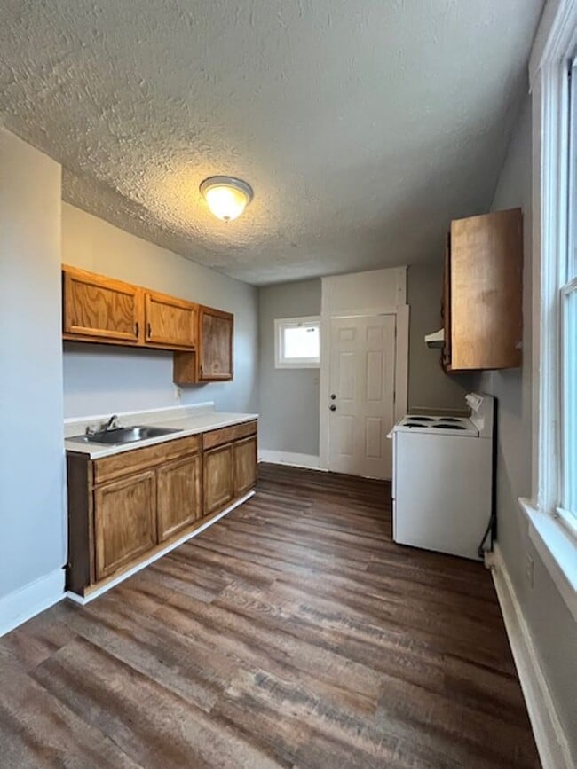 Building Photo - Three bedroom home for rent on deadend street - Canton SW