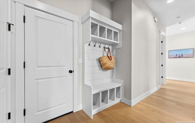 Building Photo - 6580 Sage Basin Way