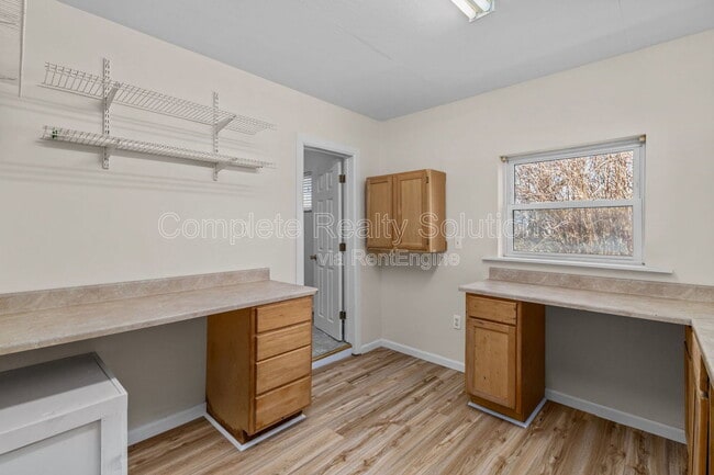 Building Photo - 1405 Flicker Dr