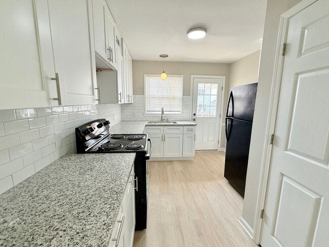 Building Photo - 3819 Rosehaven Dr