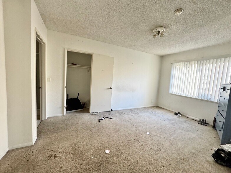 Building Photo - 1444 Centinela Ave