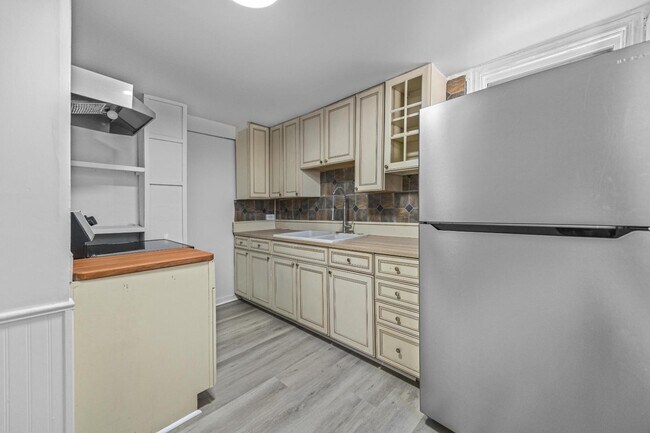 Building Photo - 520 Lincoln Ave