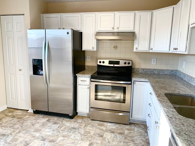 Building Photo - Light Filled 2bd 2bth Penthouse Condo In Piney Orchard!