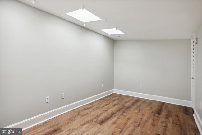 Building Photo - 676 4th St NE