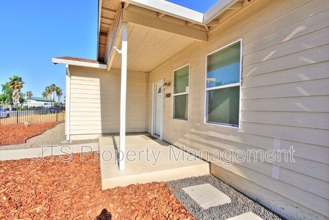 Building Photo - 2500 51st Ave