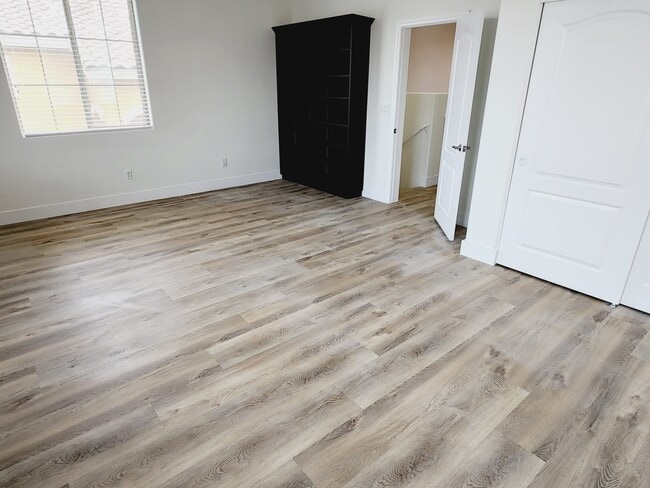 Building Photo - 7445 Calzado Dr