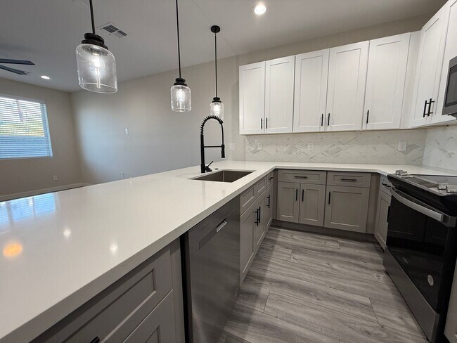 Building Photo - A614