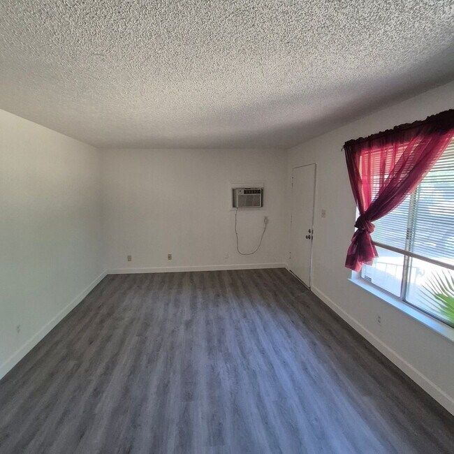 Building Photo - 2301 Ramon Dr