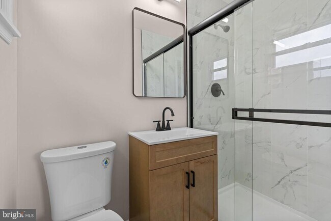 Building Photo - 131 Kipling Dr