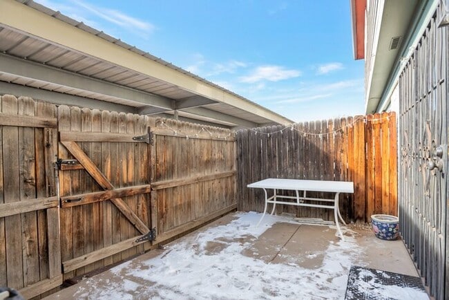 Building Photo - Inviting Townhome w/ 2-car Carport off the...