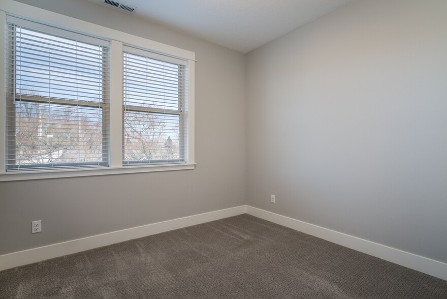 bedroom - 1605 SE Yukon St
