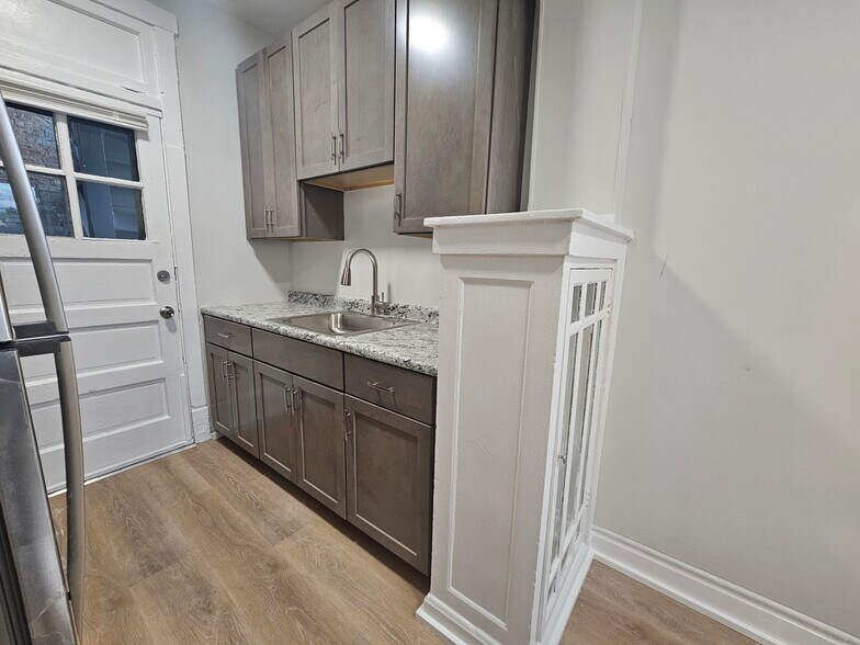 Building Photo - 4749 N Monticello Ave