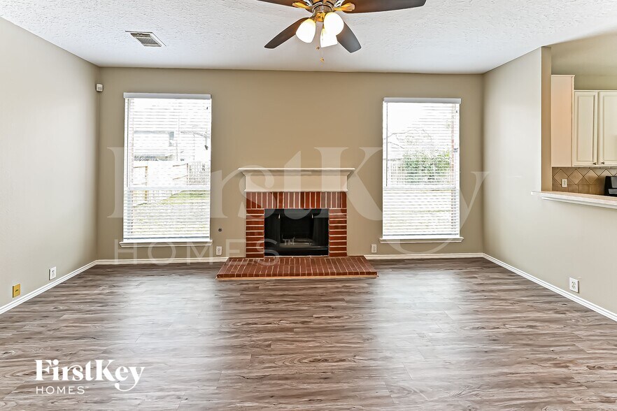 Building Photo - 18810 Summer Anne Dr