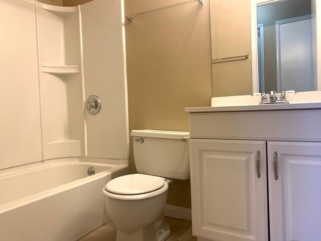 Building Photo - Check out this Freshly Painted and New Flo...