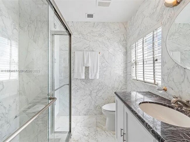 Building Photo - 5371 N Bay Rd