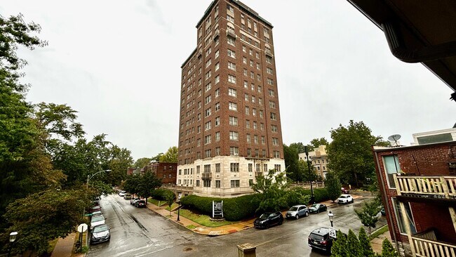 Building Photo - 348 N Newstead Ave