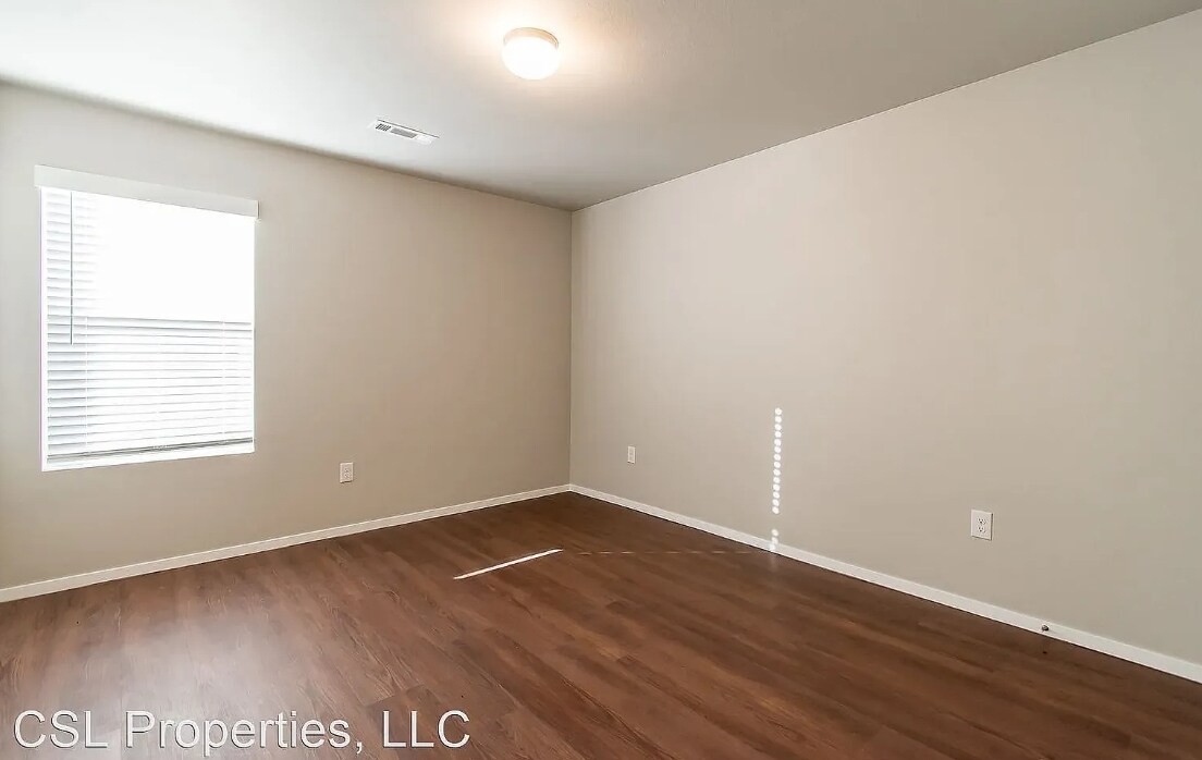 Building Photo - 211 Cherry St