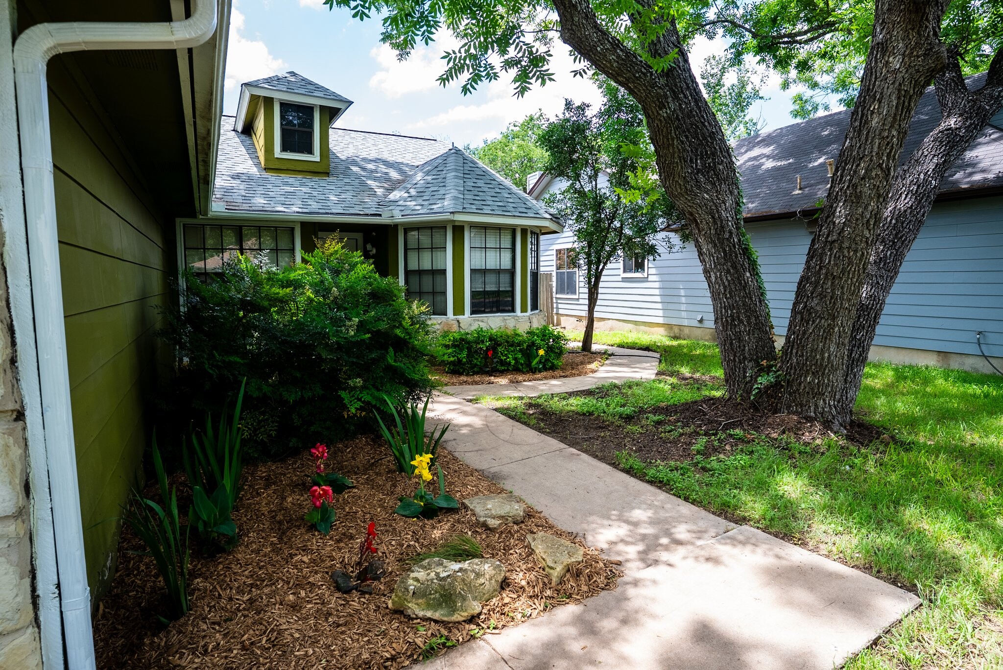 Building Photo - 9904 Briar Ridge Dr
