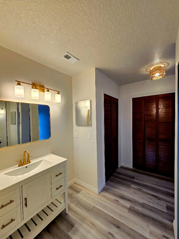 Building Photo - 1084 Aaron Dr