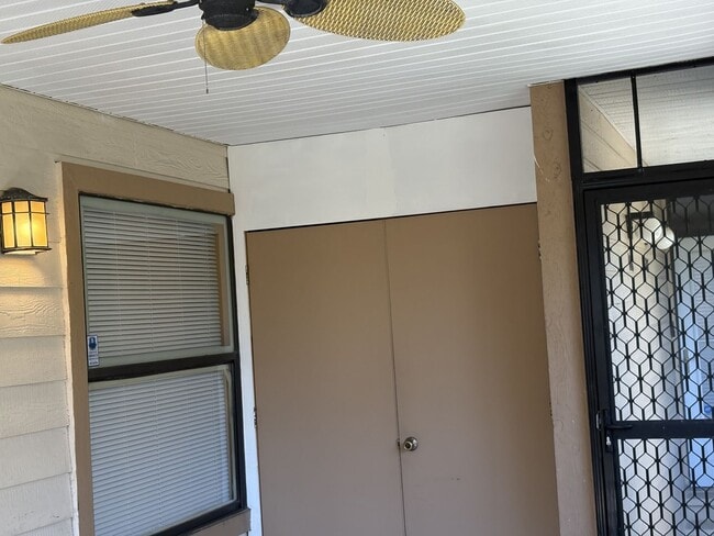 Building Photo - Orlando - 2 Bedroom, 2 Bathroom - $1,995.00