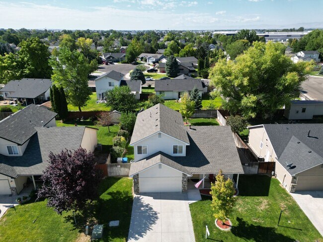 Building Photo - Available 12/16/25, 4bd/3b Home in Nampa!