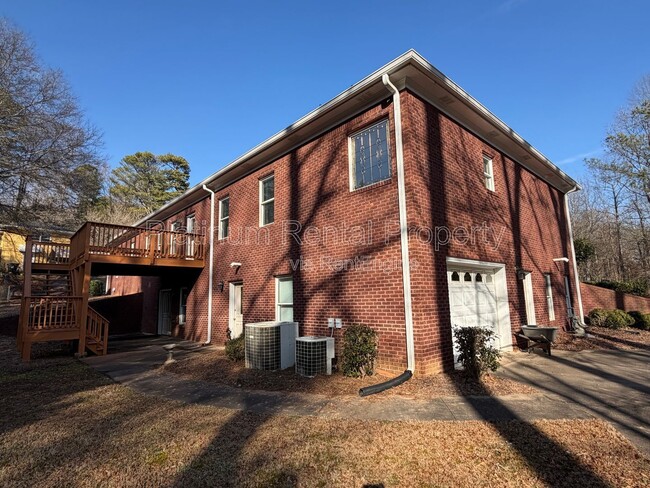 Building Photo - 3440 Alexander Cir