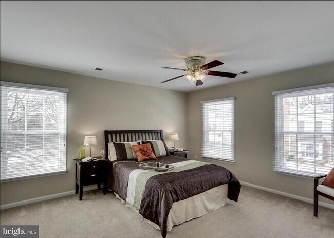 Building Photo - 5511 Village Center Dr