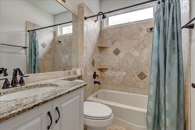 Building Photo - 1033 Pinehurst Dr
