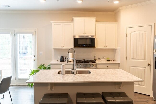 Building Photo - 510 Scenic Pass