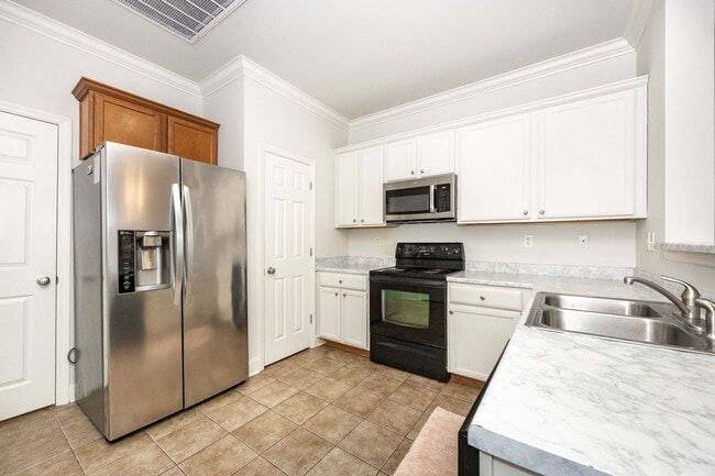 Building Photo - 900 Dean Lee Dr