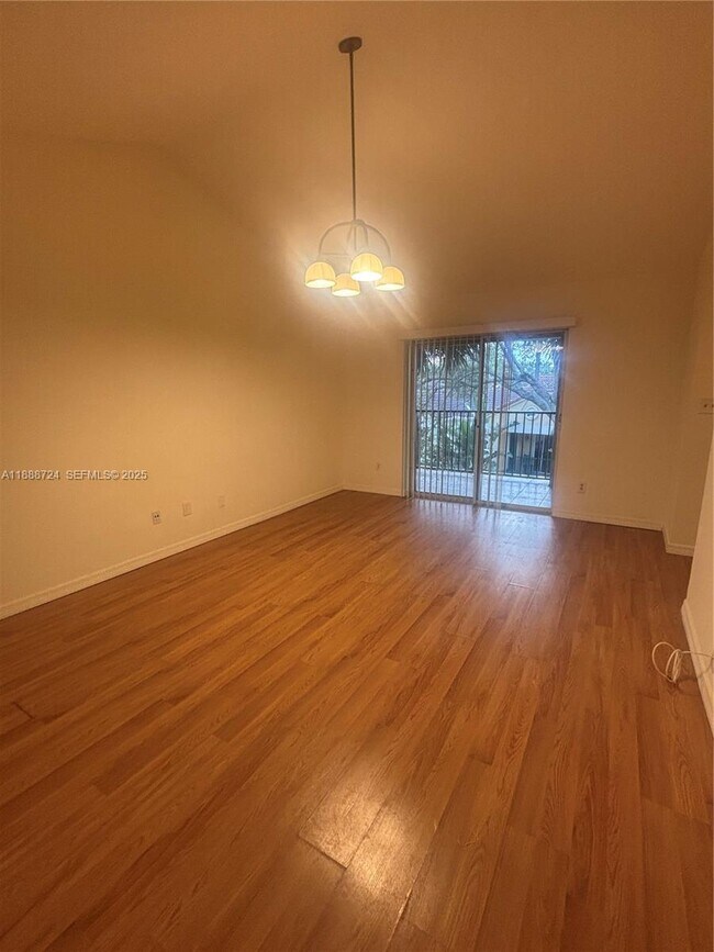 Building Photo - 875 Riverside Dr