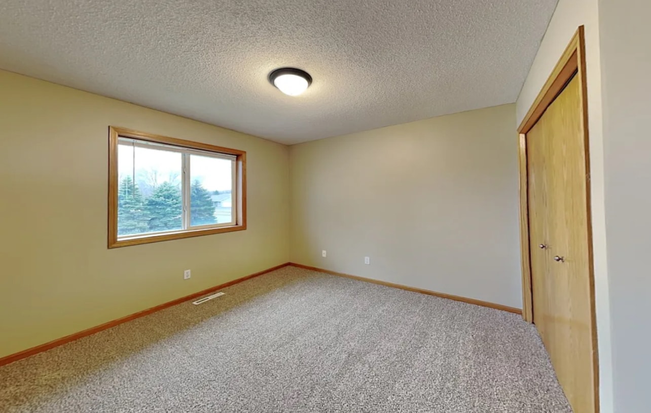 Building Photo - 10711 Unity Ln N