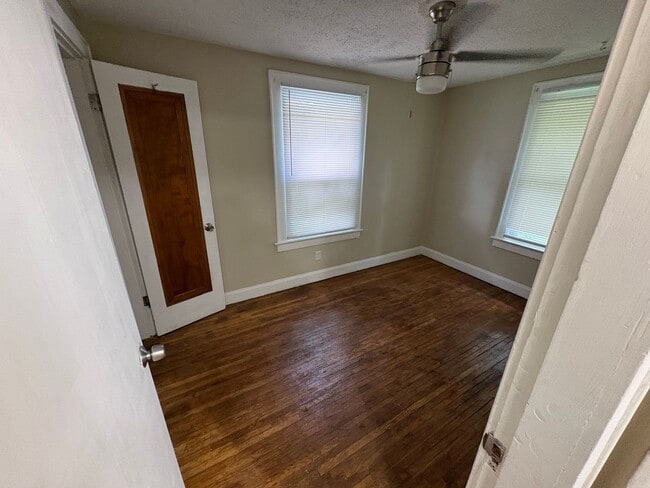 Building Photo - 556 Wrexham Ave