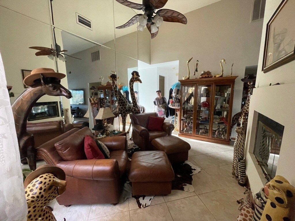 Den - 141 Lake Shore Dr
