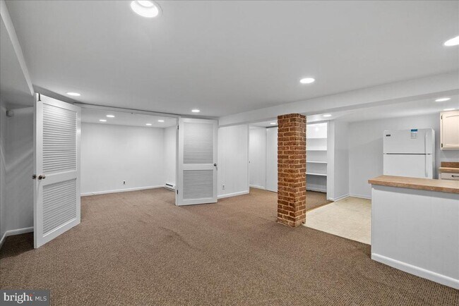 Building Photo - 2355 Ashmead Pl NW