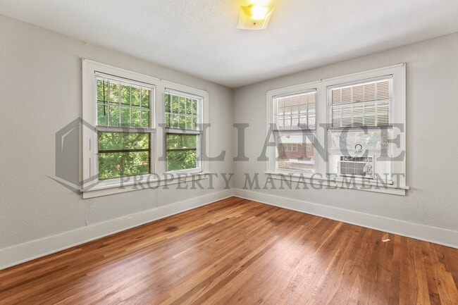 Building Photo - 448 N Fountain St