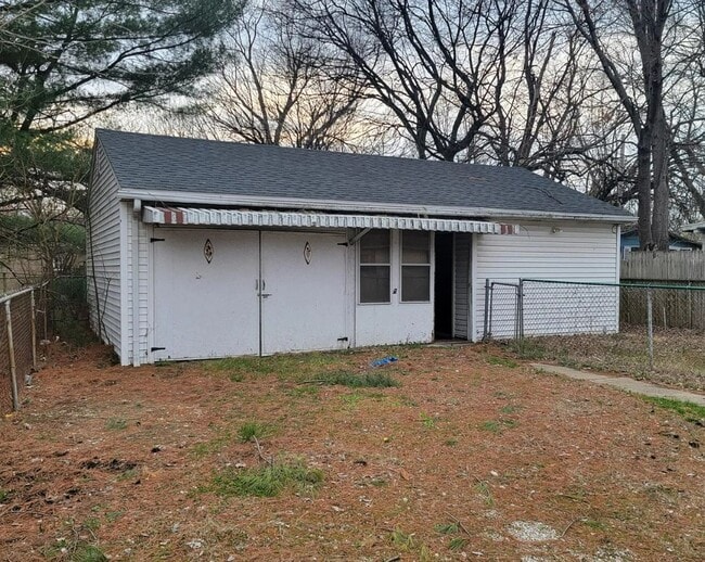 Building Photo - 2001 Lodge Ave