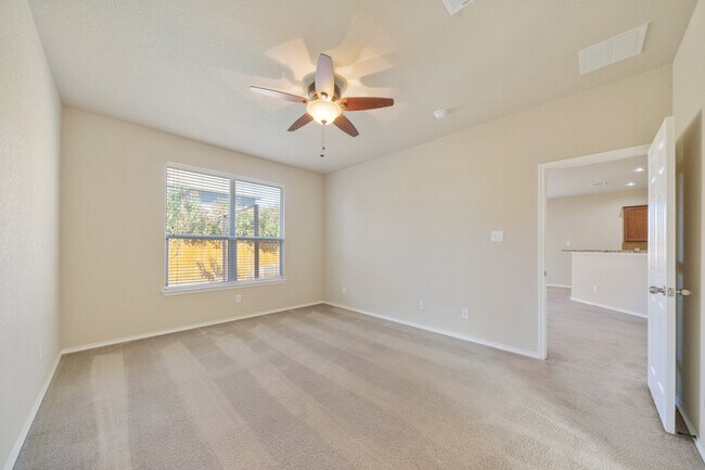 Building Photo - Spacious 4-Bed Home with Island Kitchen, Private Patio & Fenced Yard in Schertz