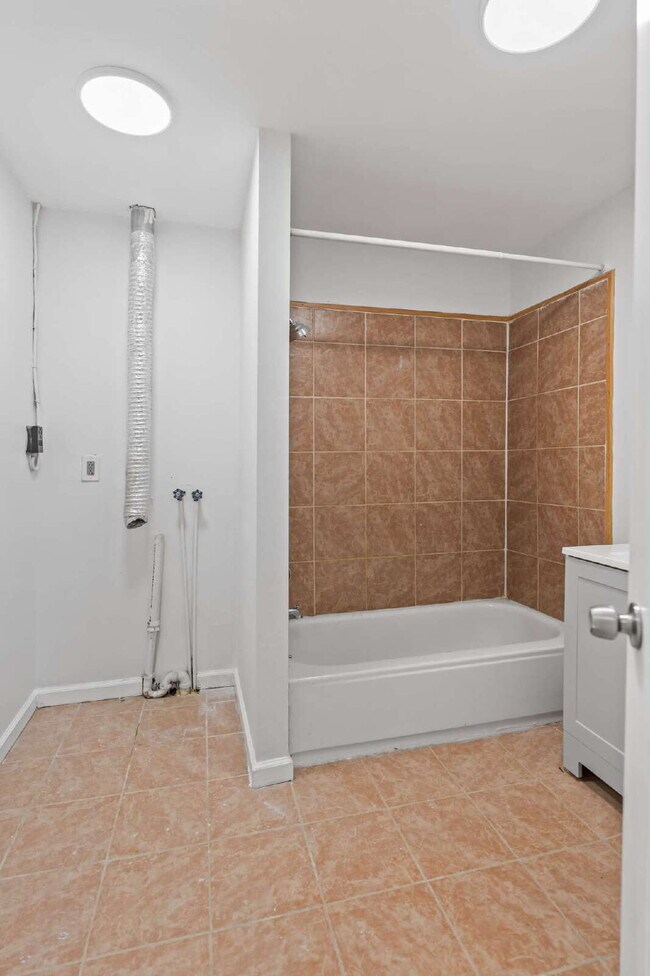 Building Photo - "Spacious 3-Bedroom Retreat at 57 1/2 Sara...