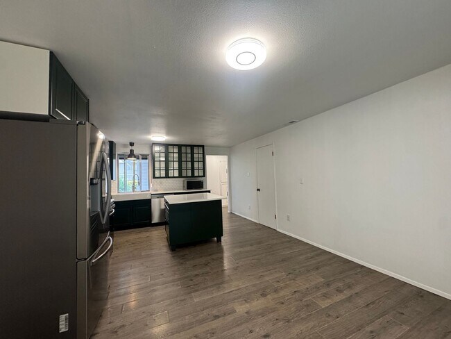 Building Photo - Lake Day Ready- 3 bedroom Rambler!