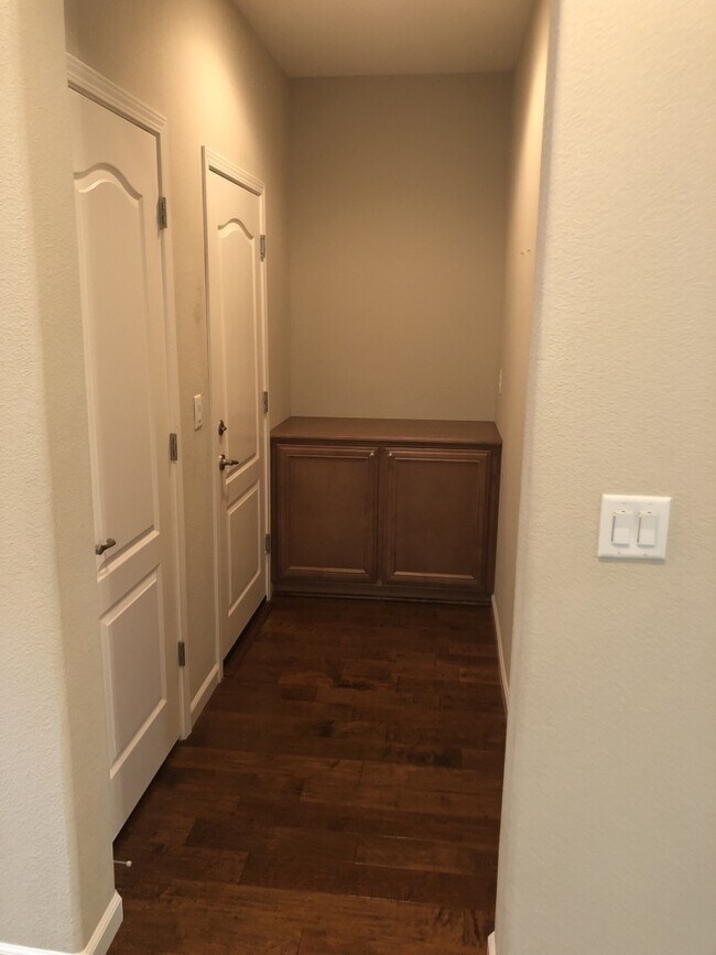 Building Photo - 5 bedroom Whitney Ranch Beauty! Walking di...