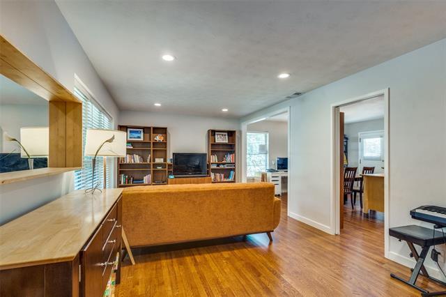 Building Photo - 9222 Livenshire Dr