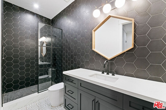 Building Photo - 5911 Beckford Ave